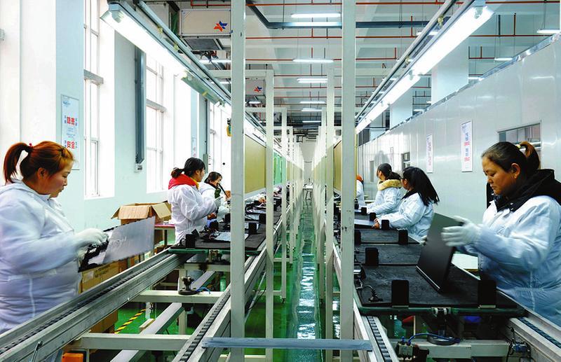 智能科技出海記 千余臺液晶顯示器乘“長安號”駛向吉爾吉斯斯坦